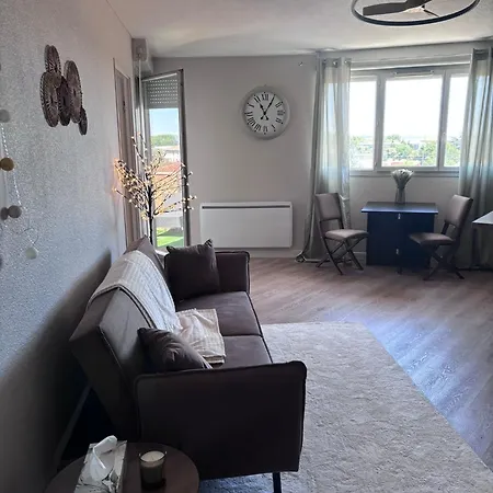 Joli T2 Metro La Vache