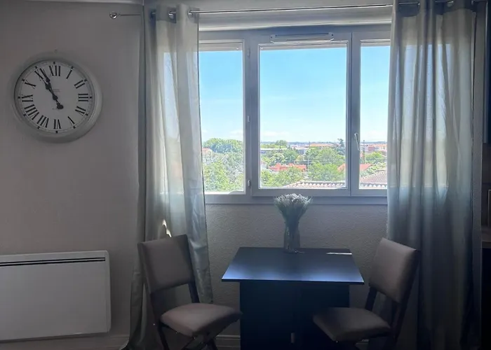 Joli T2 Metro La Vache *